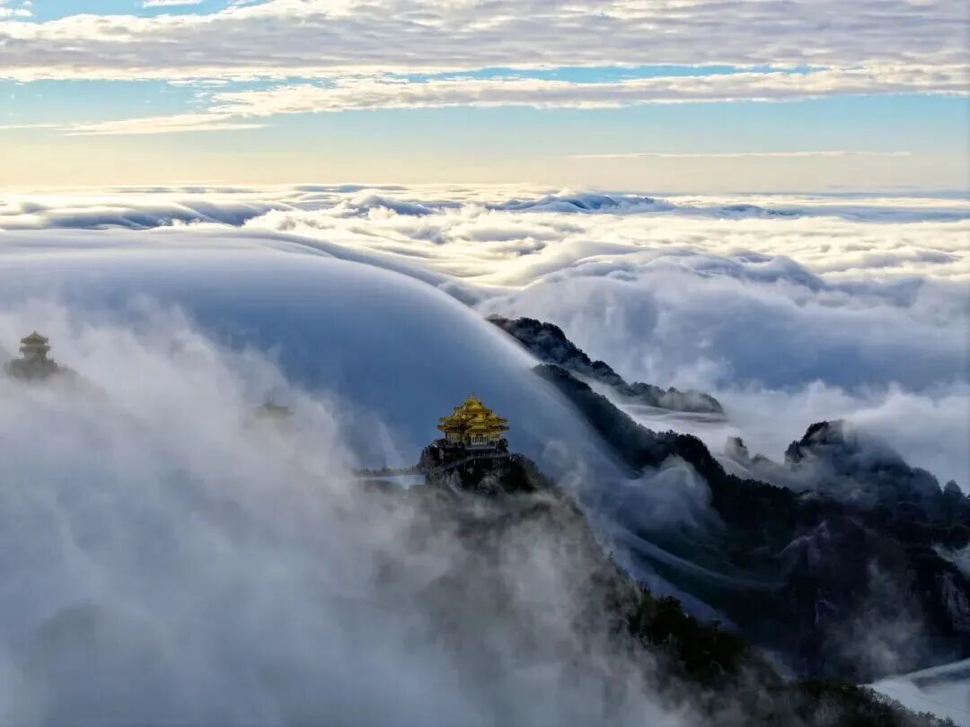 月薪6万!老君山景区招云海观察员引发热议 月薪6万!老君山景区招云海观察员引发热议