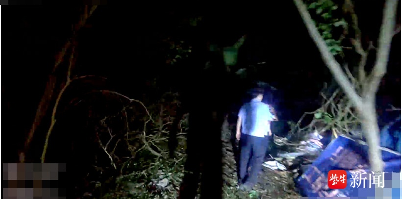 失联27小时、暴雨中搜山21小时!近百警力南山密林里救回七旬患病老人 失联27小时、暴雨中搜山21小时!近百警力南山密林里救回七旬患病老人