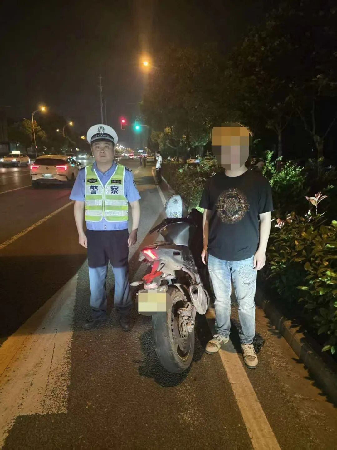 深夜炸街耍帅?武汉交警:全员拿下! 深夜炸街耍帅?武汉交警:全员拿下!
