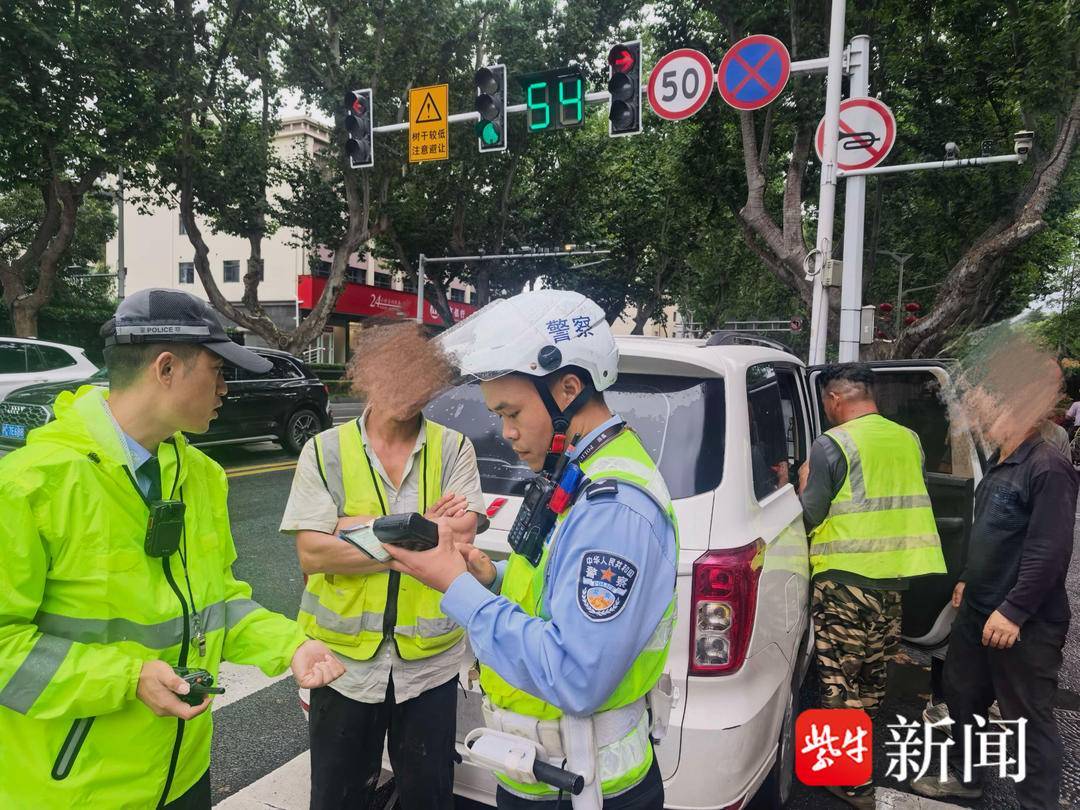 晚高峰超员“挤一挤”,危险翻倍“悔不及” 晚高峰超员“挤一挤”,危险翻倍“悔不及”