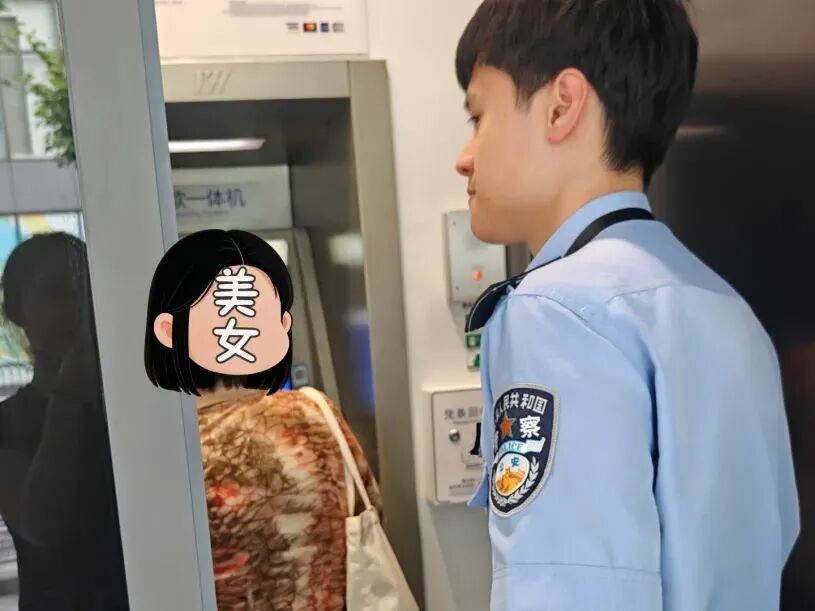 阿姨急着买5万购物卡,民警苦劝2公里反遭嫌,直到一句“我请您吃面”,画风突变…… 阿姨急着买5万购物卡,民警苦劝2公里反遭嫌,直到一句“我请您吃面”,画风突变……