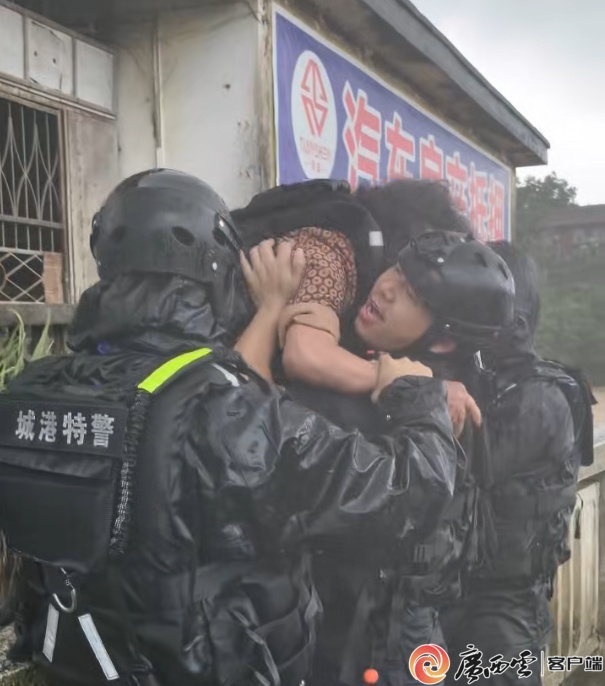 14个小时,转移151名被困群众 14个小时,转移151名被困群众