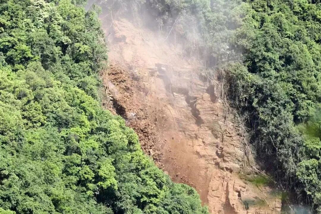 暴雨过后别大意!山体滑坡如何避险?一次性讲清楚 暴雨过后别大意!山体滑坡如何避险?一次性讲清楚