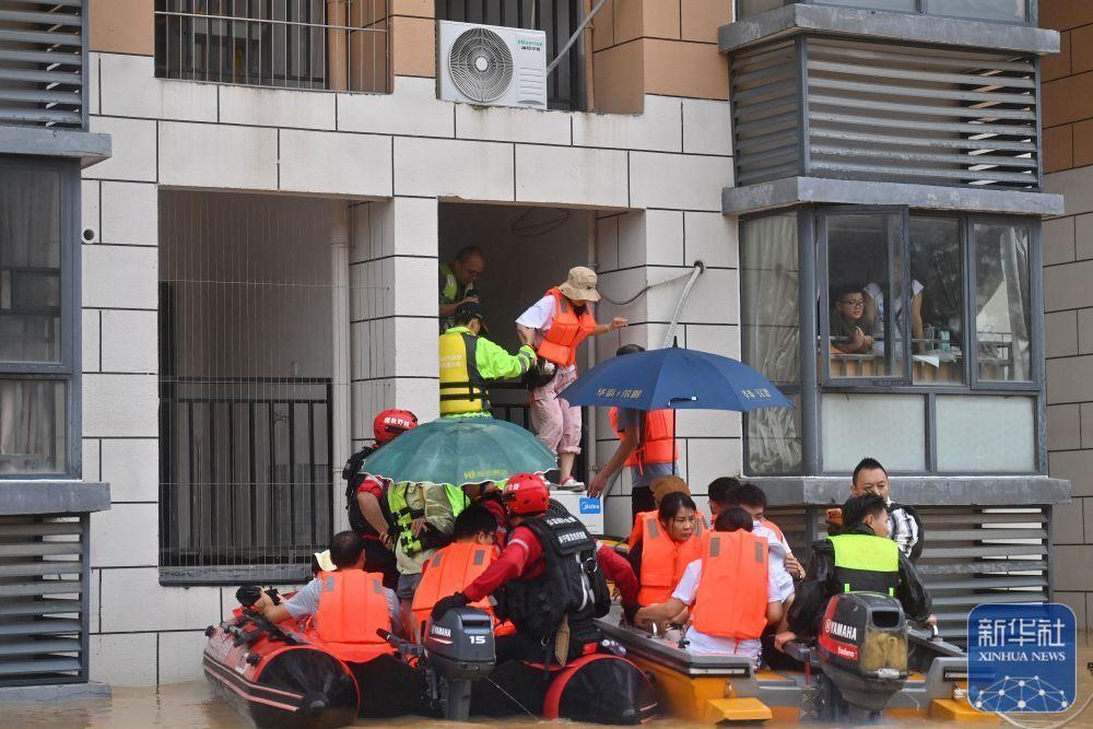 多所学校师生被洪水围困,广西贵港:全力转移 多所学校师生被洪水围困,广西贵港:全力转移