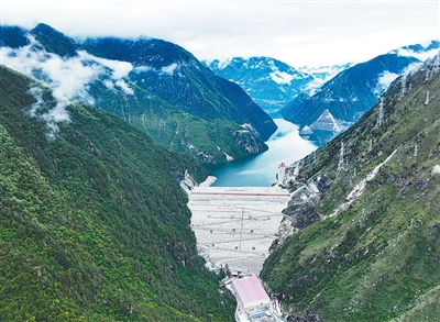 高山峡谷间建起世界第一高坝(探访全球第一) 高山峡谷间建起世界第一高坝(探访全球第一)