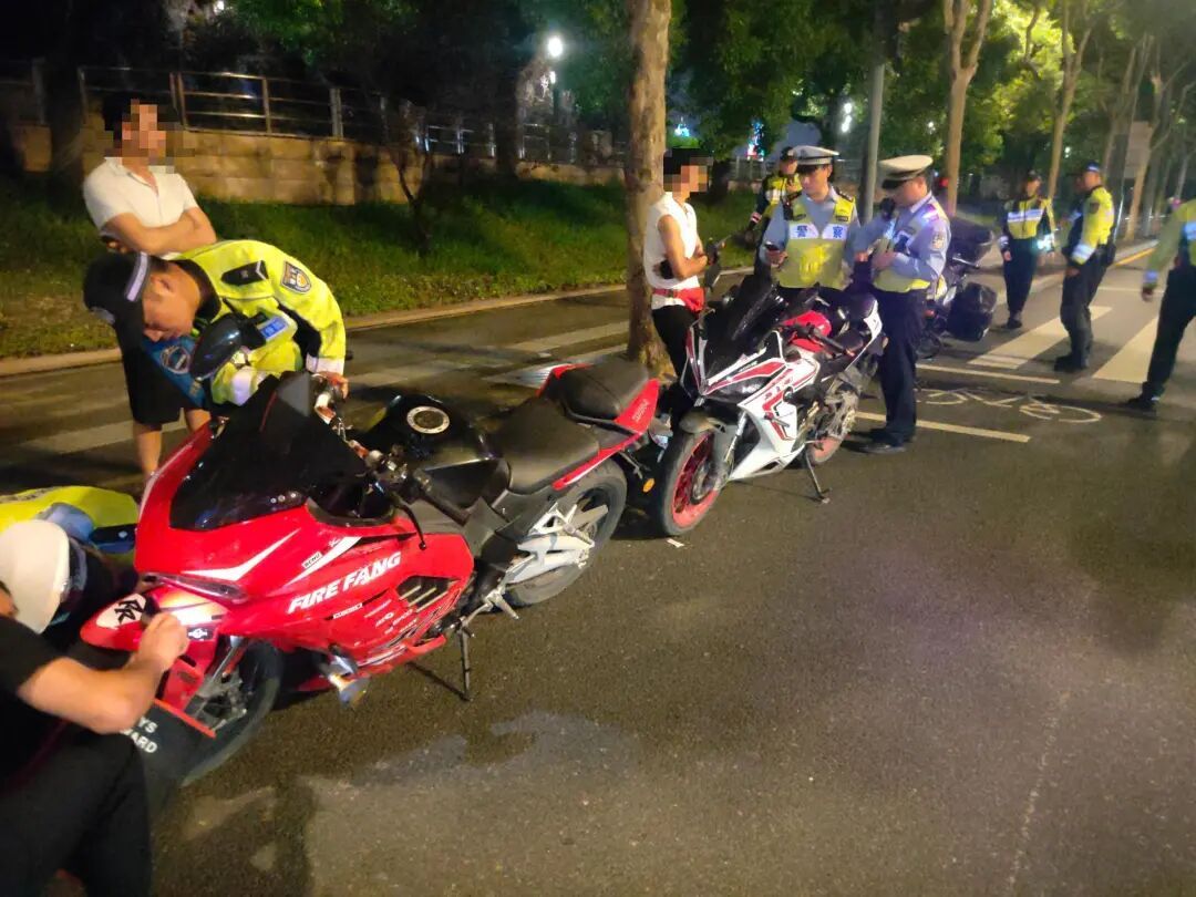 深夜炸街耍帅?武汉交警:全员拿下! 深夜炸街耍帅?武汉交警:全员拿下!