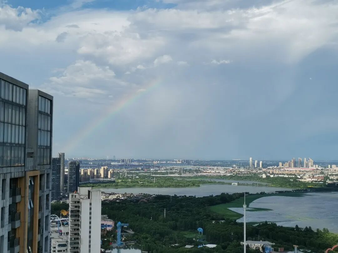 武汉上空惊现“飞船”!很多人拍到了 武汉上空惊现“飞船”!很多人拍到了