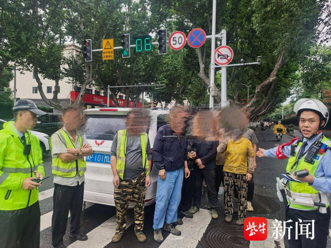 晚高峰超员“挤一挤”,危险翻倍“悔不及” 晚高峰超员“挤一挤”,危险翻倍“悔不及”
