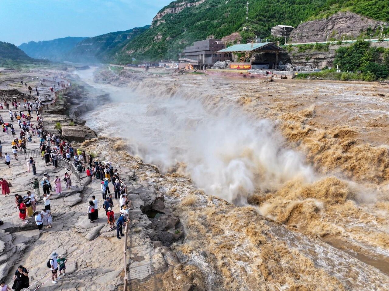 壶口瀑布汛期来袭!黄河奔涌,气吞山河 壶口瀑布汛期来袭!黄河奔涌,气吞山河