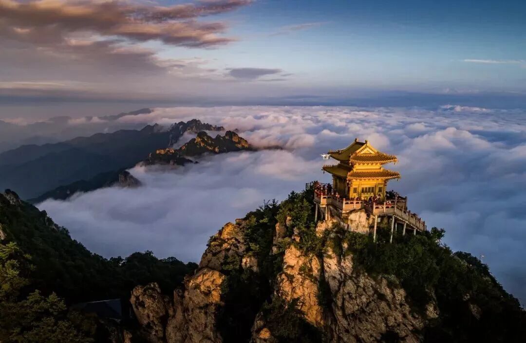 月薪6万!老君山景区招云海观察员引发热议 月薪6万!老君山景区招云海观察员引发热议