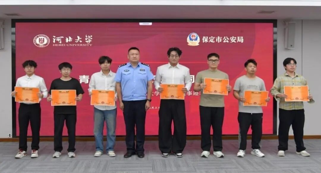 刘畅、程政博、张宇飞、赵纾、张圣杭、赵佳远、李建君,好样的! 刘畅、程政博、张宇飞、赵纾、张圣杭、赵佳远、李建君,好样的!