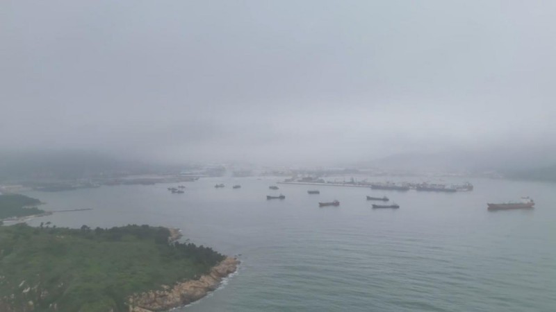 受台风“巴威”影响 超两百艘商船锚泊山东半岛海域 受台风“巴威”影响 超两百艘商船锚泊山东半岛海域