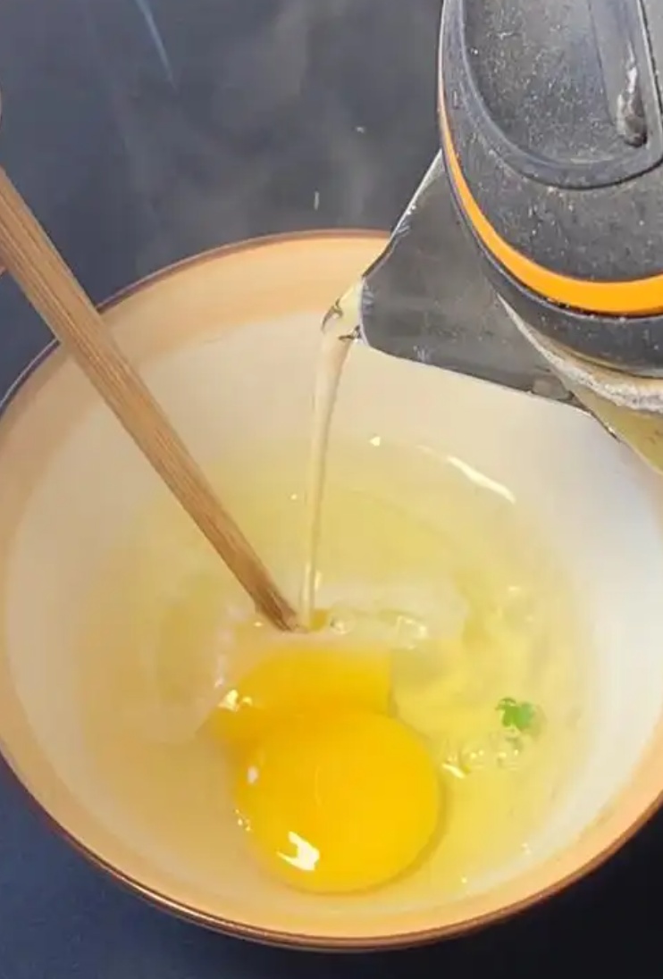 一碗“开水冲鸡蛋” 差点酿家庭悲剧!这个吃法暗藏风险…… 一碗“开水冲鸡蛋” 差点酿家庭悲剧!这个吃法暗藏风险……