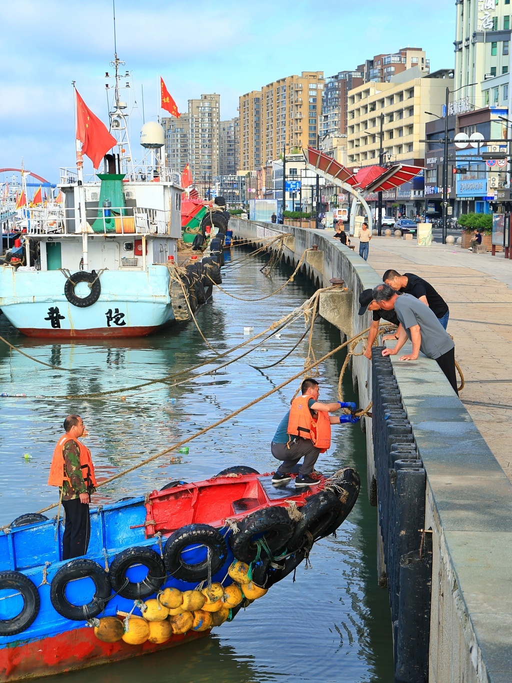 超强台风“巴威”已开始影响中国近海,海浪警报升级为橙色 超强台风“巴威”已开始影响中国近海,海浪警报升级为橙色