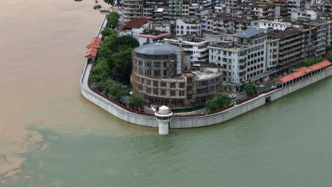 西江洪峰入境广东,沿岸地市严阵以待 西江洪峰入境广东,沿岸地市严阵以待