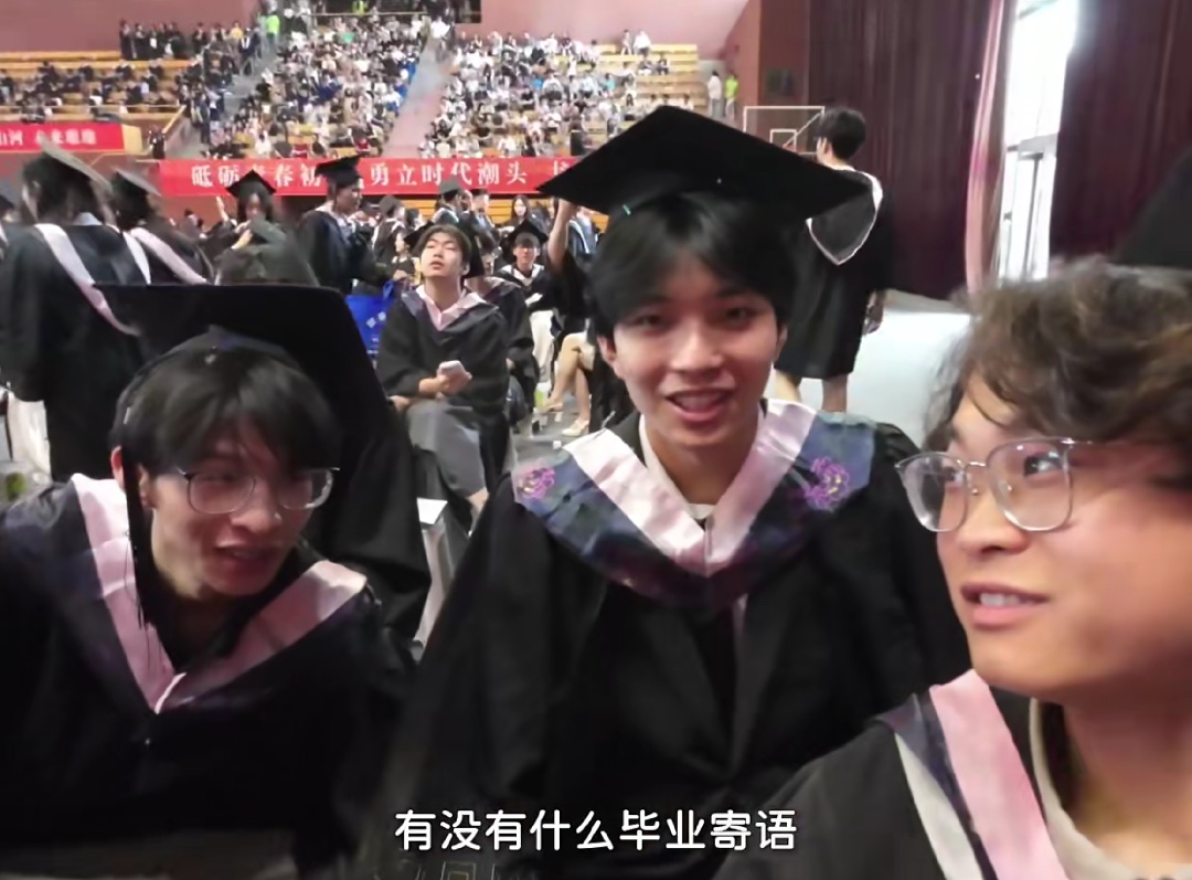 特殊的惊喜!深圳老板“骗”实习生出差,不为工作,只为千里之外的一场毕业典礼 特殊的惊喜!深圳老板“骗”实习生出差,不为工作,只为千里之外的一场毕业典礼