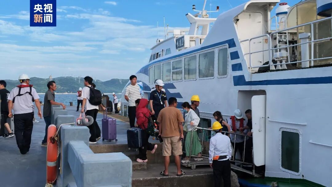 浙江舟山嵊泗疏散旅客9000余人,明起17条客运航线停航 浙江舟山嵊泗疏散旅客9000余人,明起17条客运航线停航