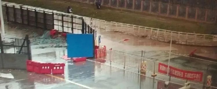 载27名学生公交被困漫水桥,各方紧急救援!汛期来临,驾车切勿盲目涉水! 载27名学生公交被困漫水桥,各方紧急救援!汛期来临,驾车切勿盲目涉水!