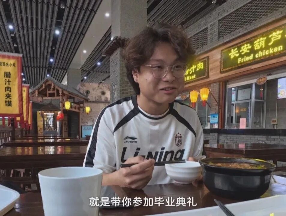 特殊的惊喜!深圳老板“骗”实习生出差,不为工作,只为千里之外的一场毕业典礼 特殊的惊喜!深圳老板“骗”实习生出差,不为工作,只为千里之外的一场毕业典礼