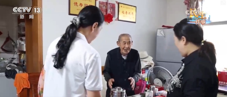 养老、托幼、家政下沉到“家门口” 守护“一老一小”百姓少跑腿、多省心 养老、托幼、家政下沉到“家门口” 守护“一老一小”百姓少跑腿、多省心
