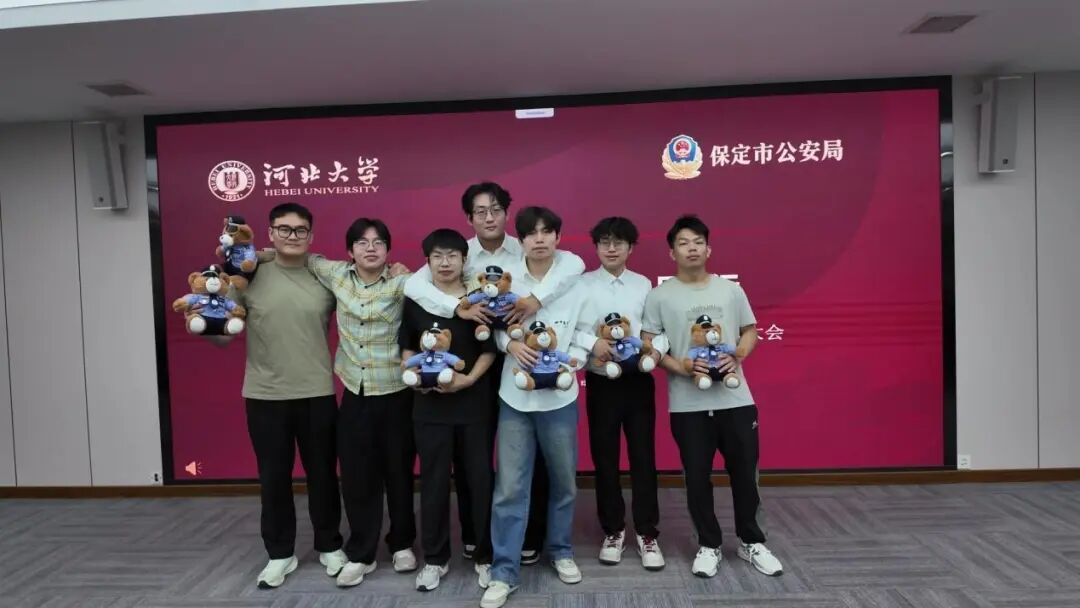 刘畅、程政博、张宇飞、赵纾、张圣杭、赵佳远、李建君,好样的! 刘畅、程政博、张宇飞、赵纾、张圣杭、赵佳远、李建君,好样的!