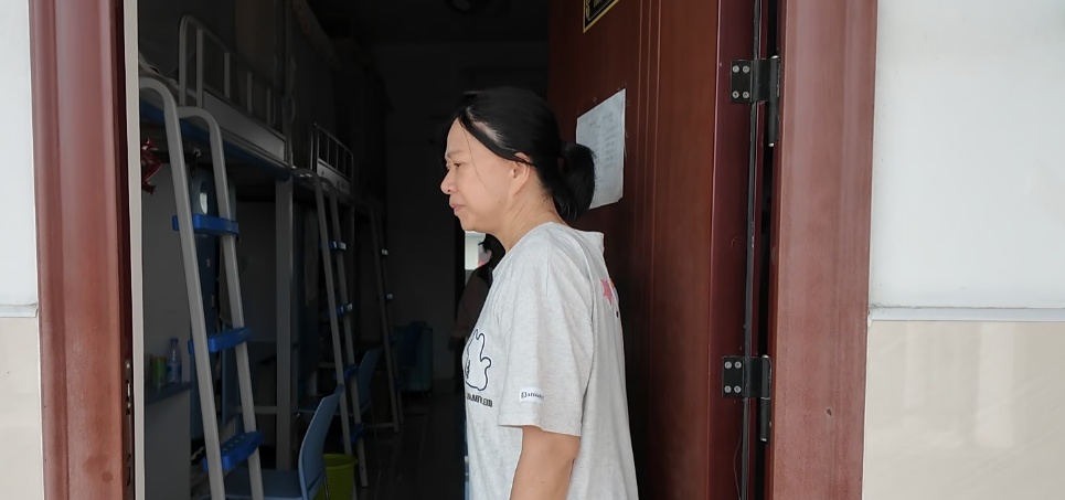 “最后一名学生撤离我才走”,广西一高校宿管阿姨洪灾中守护千余名学生三天三夜 “最后一名学生撤离我才走”,广西一高校宿管阿姨洪灾中守护千余名学生三天三夜