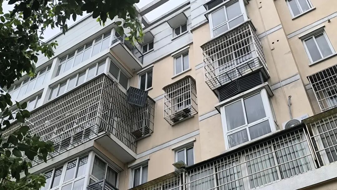 "巴威"来势汹汹,市民如何自保?这份安全指南收好 "巴威"来势汹汹,市民如何自保?这份安全指南收好