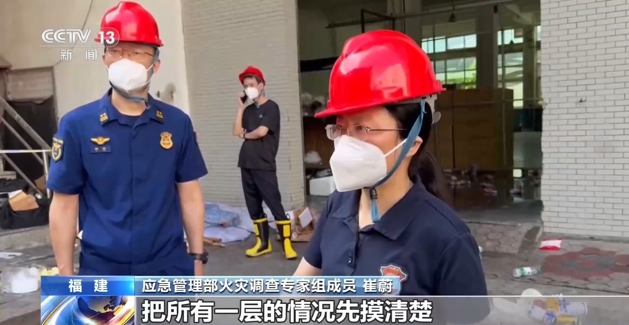 堆积物料炭化 记者直击晋江鞋厂火灾车间内部 堆积物料炭化 记者直击晋江鞋厂火灾车间内部