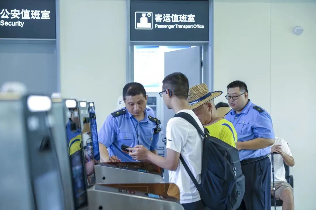 新线正式投用,新车亮相 新线正式投用,新车亮相