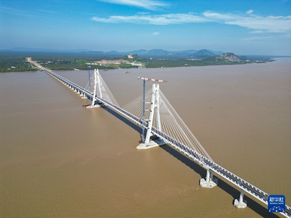 中企承建的马来西亚鲁巴跨海大桥正式通车 中企承建的马来西亚鲁巴跨海大桥正式通车