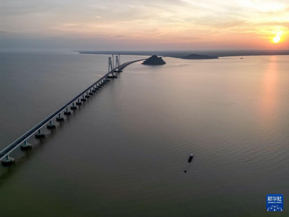 中企承建的马来西亚鲁巴跨海大桥正式通车 中企承建的马来西亚鲁巴跨海大桥正式通车