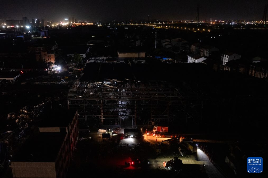 湖北消防连夜转运超千万元民生物资 湖北消防连夜转运超千万元民生物资