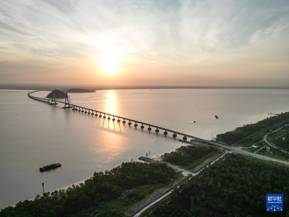 中企承建的马来西亚鲁巴跨海大桥正式通车 中企承建的马来西亚鲁巴跨海大桥正式通车