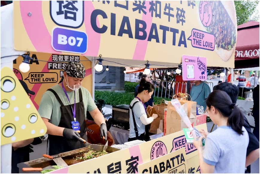 北京打造消夏夜游新去处 一站吃遍百余种世界美食