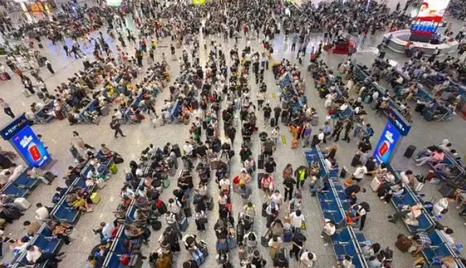 台风“巴威”登陆地最新研判,福建、浙江严阵以待:停运、停航,多景区关闭 台风“巴威”登陆地最新研判,福建、浙江严阵以待:停运、停航,多景区关闭
