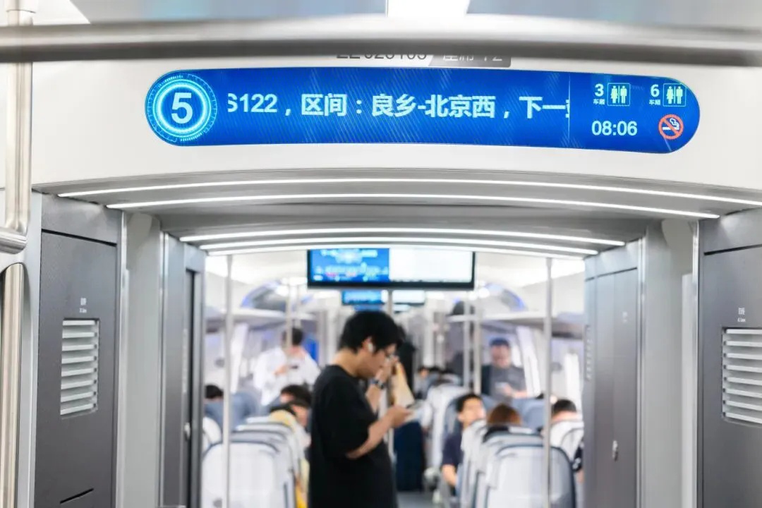 新线正式投用,新车亮相 新线正式投用,新车亮相