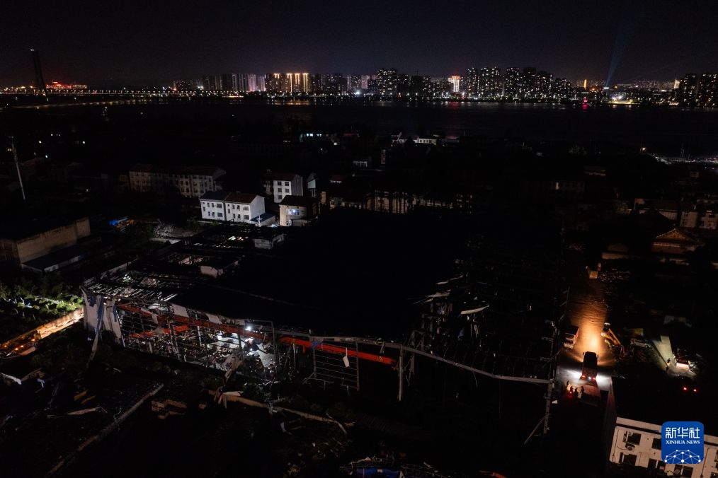 湖北消防连夜转运超千万元民生物资 湖北消防连夜转运超千万元民生物资