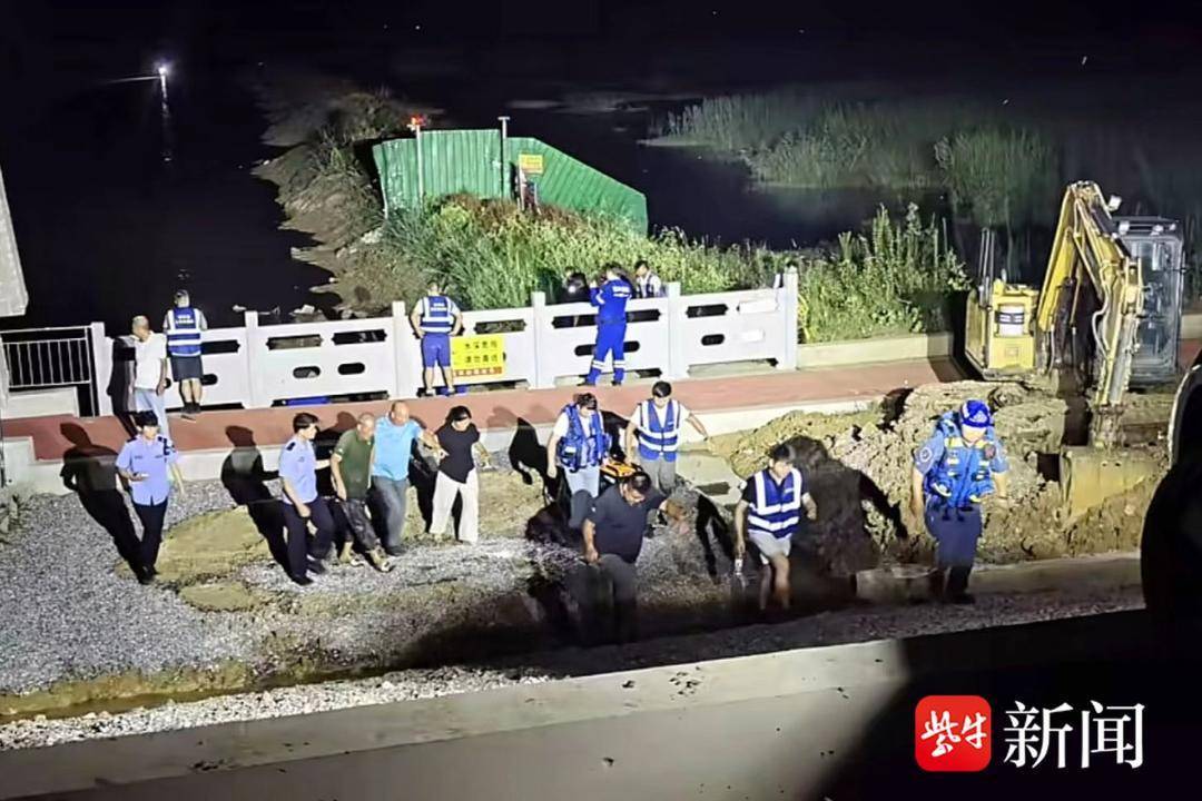 争分夺秒!八旬老人失联6小时,警民联动深夜水上救回一命 争分夺秒!八旬老人失联6小时,警民联动深夜水上救回一命