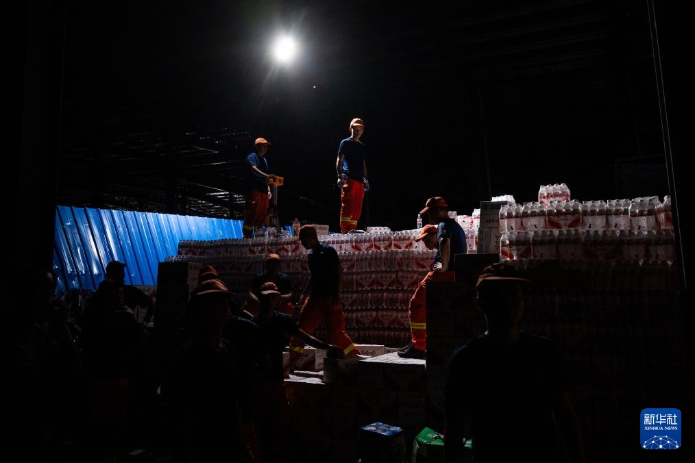 湖北消防连夜转运超千万元民生物资 湖北消防连夜转运超千万元民生物资