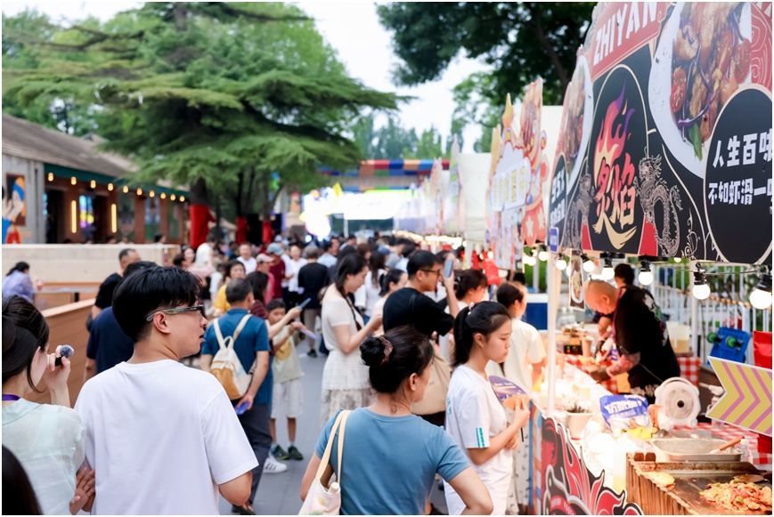 北京打造消夏夜游新去处 一站吃遍百余种世界美食