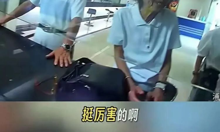 上海竟有两条“海潮路”?司机委屈,阿姨懵圈,最后在派出所里“吃瓜”吃出了真相! 上海竟有两条“海潮路”?司机委屈,阿姨懵圈,最后在派出所里“吃瓜”吃出了真相!