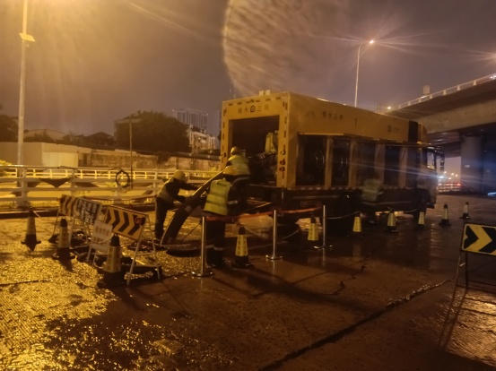 天津昨夜,局地大到暴雨!暴雨橙色预警,仍在生效中→ 天津昨夜,局地大到暴雨!暴雨橙色预警,仍在生效中→