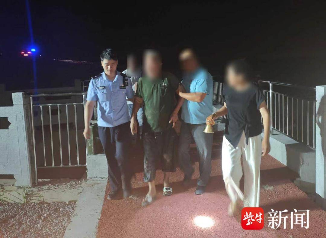 争分夺秒!八旬老人失联6小时,警民联动深夜水上救回一命 争分夺秒!八旬老人失联6小时,警民联动深夜水上救回一命