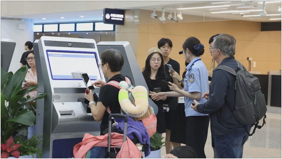 青岛机场口岸出入境人员达200万次 较去年提前21天