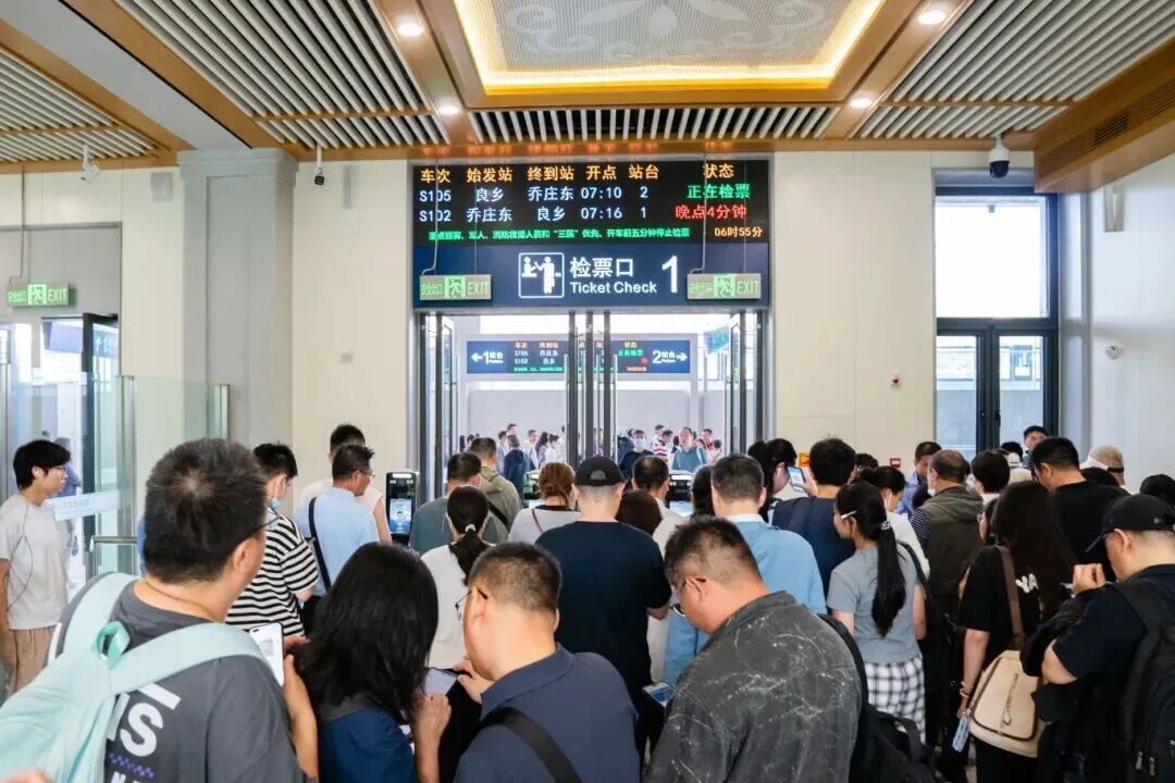 新线正式投用,新车亮相 新线正式投用,新车亮相