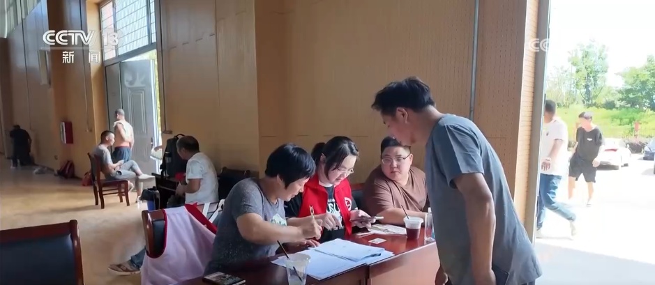 启用安置点、紧急转移群众 多地积极行动应对"巴威"保安全保民生 启用安置点、紧急转移群众 多地积极行动应对"巴威"保安全保民生