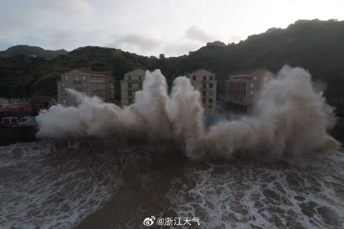 浙江沿海已现狂风巨浪！全省超百条预警信号生效中，专家提醒：警惕台风“危险半圆”！