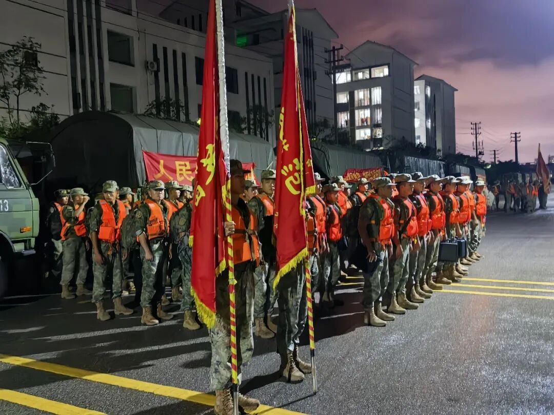 “解放军来了,咱有救了!” “解放军来了,咱有救了!”