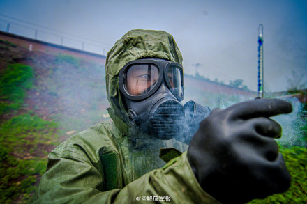 向险而行!直击武警防化分队实战演练现场 向险而行!直击武警防化分队实战演练现场