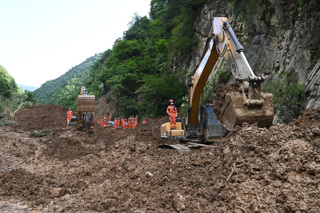 闻令而动 冲锋在前——风雨一线党员干部抢险救灾实录